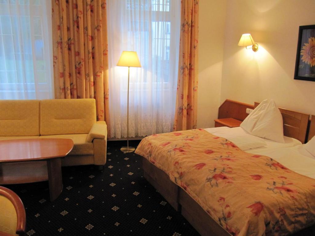Amadeus Hotel Praag Buitenkant foto